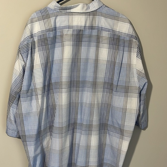 Enro short sleeve button up shirt. White blue gray and black plaid. Size 4XLT - Picture 4 of 4